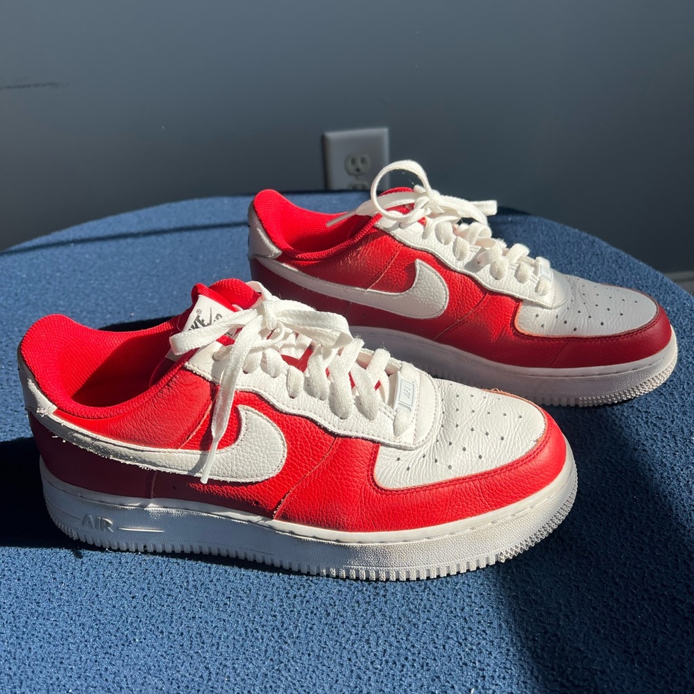 Nike Low-Top Sneakers in White & Red